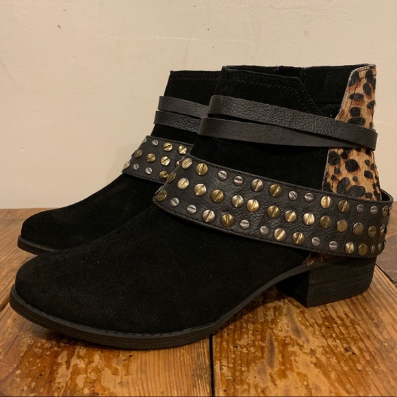 naughty monkey Shoes - Naughty Monkey Ankle Booties Black/Leopard 7.5 EUC